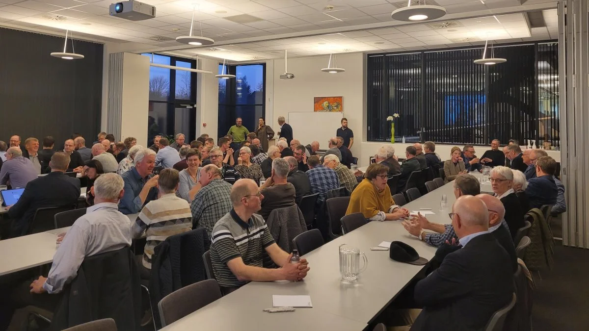 Omkring 100 medlemmer var mødt op til generalforsamlingen, som i løbet af aftenen også bød på flere spændende indlæg.