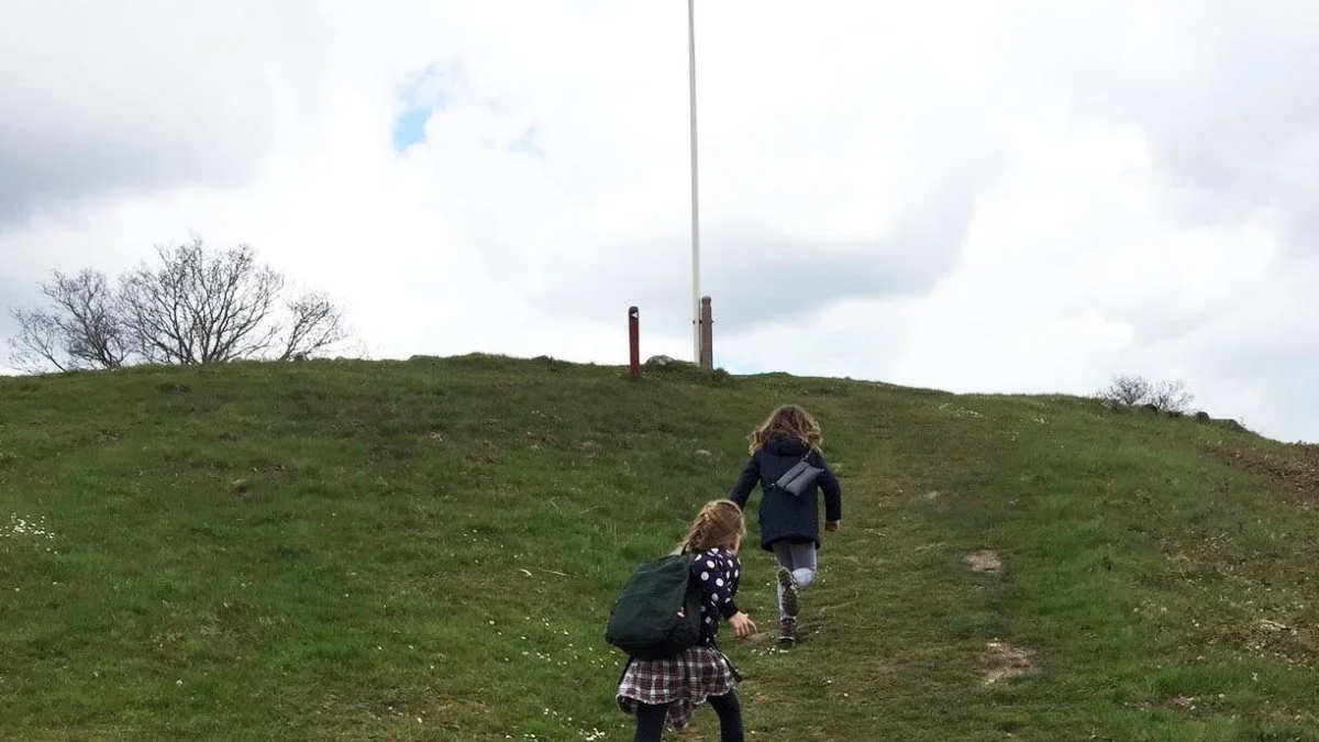 Frøbjerg Bavnehøj. På vej mod toppen.