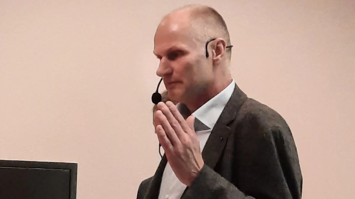 Formand i Østjysk Landboforening, Henrik Nielsen, havde krigen i Ukraine samt klima og grøn omstilling blandt emnerne i forbindelse med generalforsamlingen. Fotos: John Ankersen