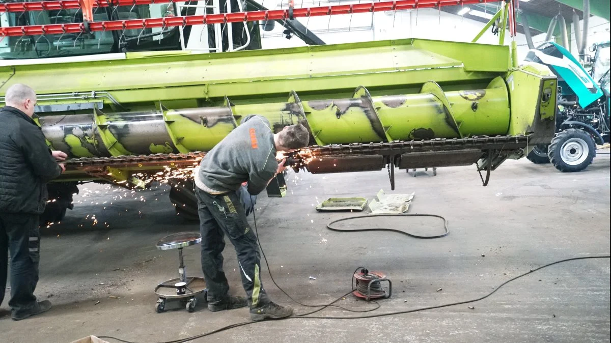 Der er rigeligt at lave for medarbejderne hos Røstofte Maskiner i Nexø, selvom leverancerne af maskiner kan være vanskeligere i år. Foto: Henning K. Andersen