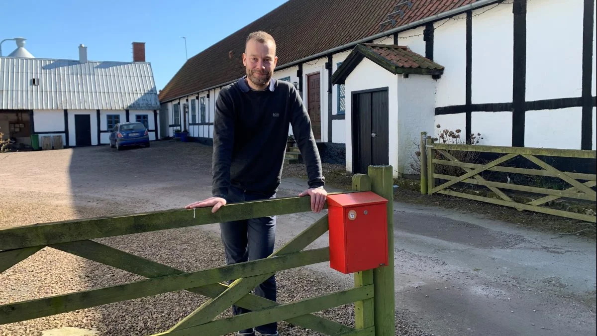 Den nye bornholmske formand bor sammen med hustruen Julie og parrets tre børn på den gård, Skovgaard, nær Aakirkeby, hvor Frederik Tolstrup er opvokset. Foto: Jesper Hallgren