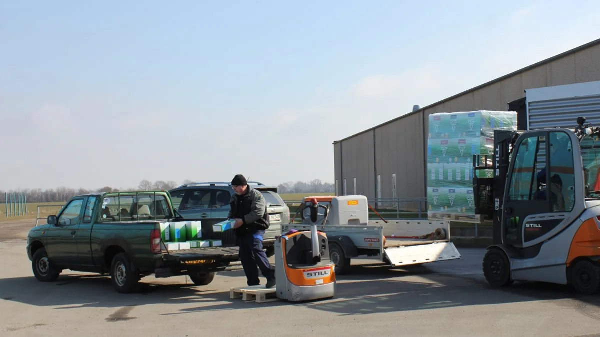 Gennem knap en uge i marts var der udlevering af roefrø hos DLF Beet Seeds fabrik i Holeby på Lolland, og det benyttede mange roedyrkere sig af. Foto: DLF Beet Seed