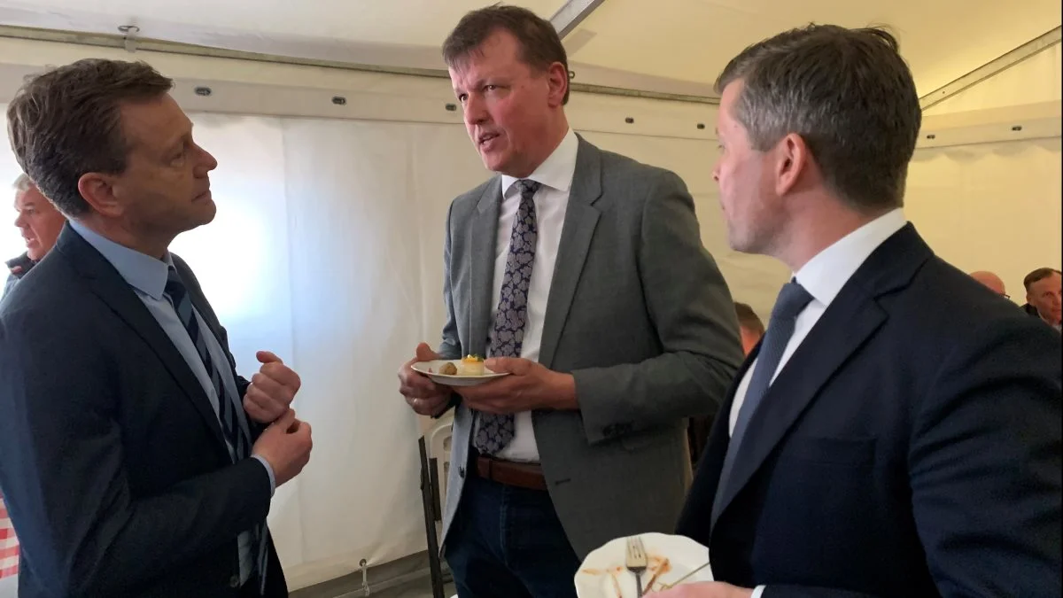 Erik Dalsro Jørgensen er passende her i centrum i en DLG-trio med Kristian Hundebøll (til venstre) og Jesper Pagh, henholdsvis koncernchef og group COO i DLG. Foto: Jesper Hallgren