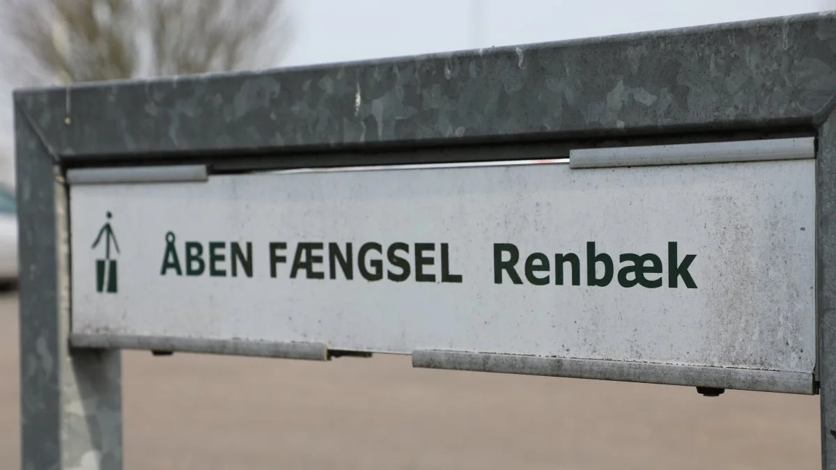 Åben Fængsel Renbæk har 204 pladser, hvor de 70 er i lukket. De resterende 134 er åbne pladser, hvoraf ca. 12-16 er beskæftiget i landbruget på en eller anden måde.