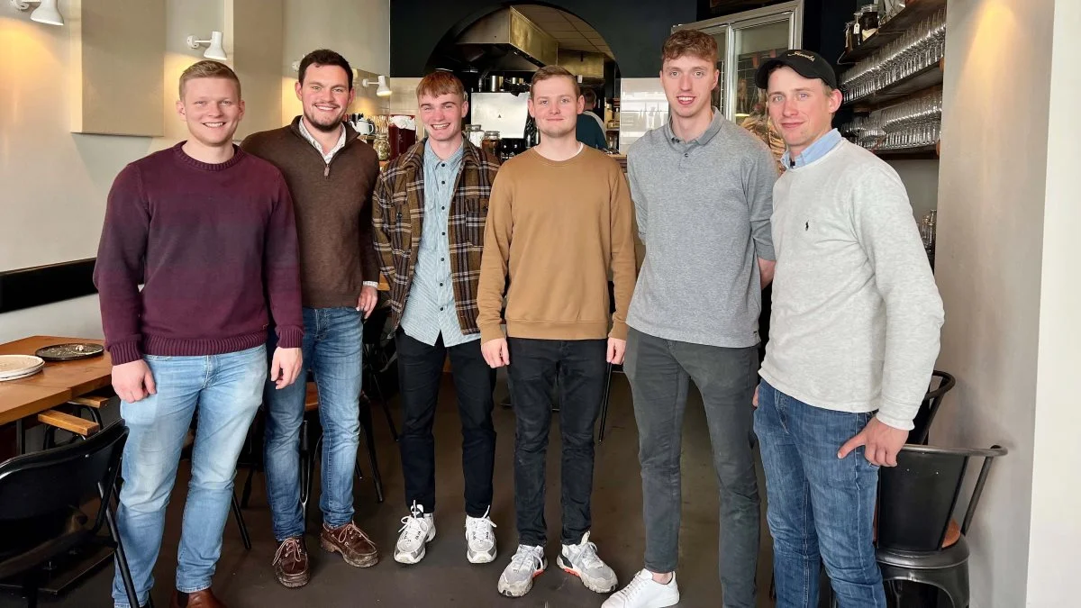 Forud for pitch-eventet har Anders Peder Byskov (nummer to fra højre) sammen med fem medstuderende gennem seks uger arbejdet med et værditilbud om Waygu-kød fra Grenaa.
