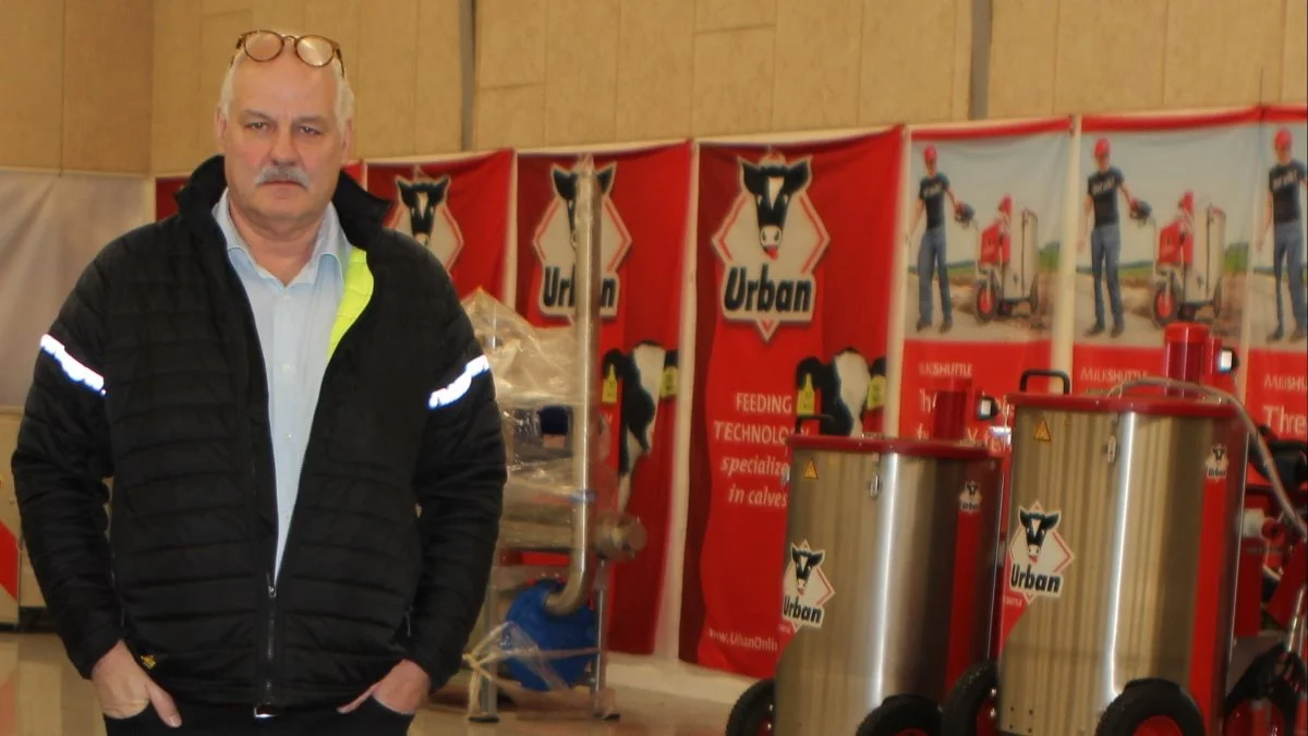 Milcotec har slået sig fast på at kunne levere service og reservedele. Derudover lejer de eksempelvis malkerobotter ud.
- Alle vores produkter kan man leje eller lease, og man kan faktisk skrue det sammen, som man gerne vil have det, fortæller Gerth Pedersen, indehaver af virksomheden. Foto: Line Brusgaard
