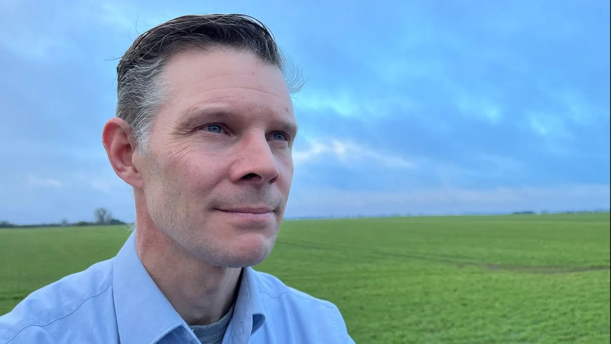 Det giver for lidt mening at forsøge at stoppe den mulige fødevarekrise ved at droppe braklægningen i Danmark, mener formanden for Bæredygtigt Landbrug, Peter Kiær.