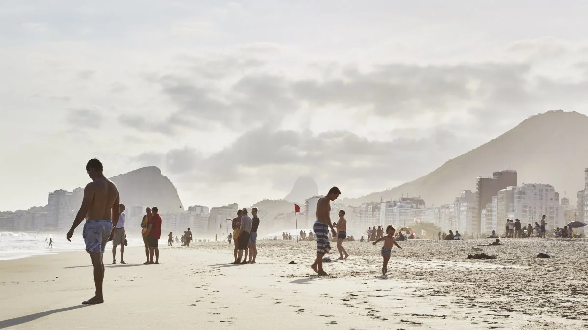 Copa Cabana-stranden har alle hørt om, og nu er chancen der for at besøge den og bade i Atlanterhavet.
