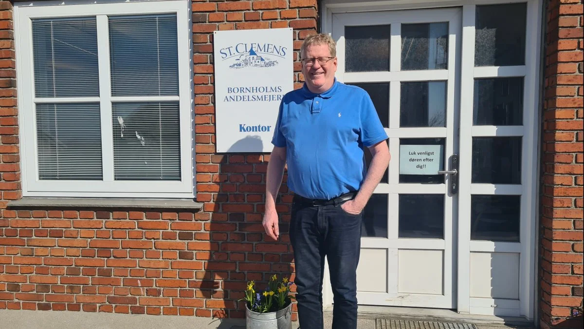 Per Olesen glæder sig over, at Bornholms Andelsmejeri har fået gang i ordrerne igen. Foto: Henning K. Andersen 
