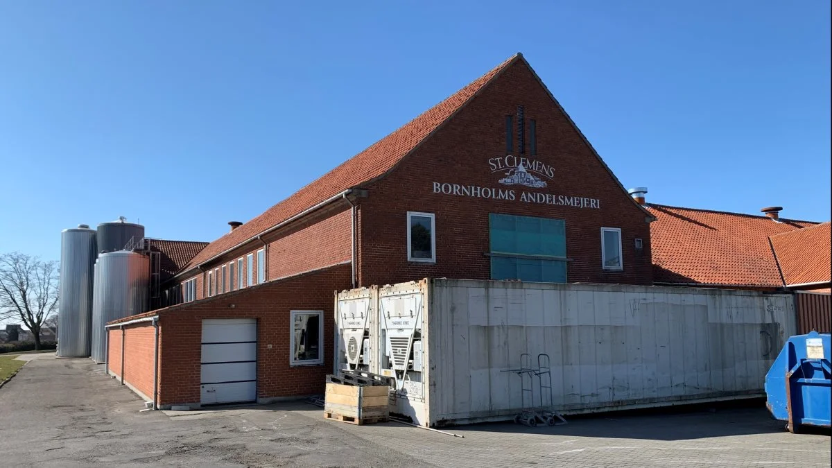 Bornholms Andelsmejeri var hårdt ramt under corona-nedlukningerne, men de mørke skyer over mejeriet i Klemensker er forsvundet. Foto: Jesper Hallgren 