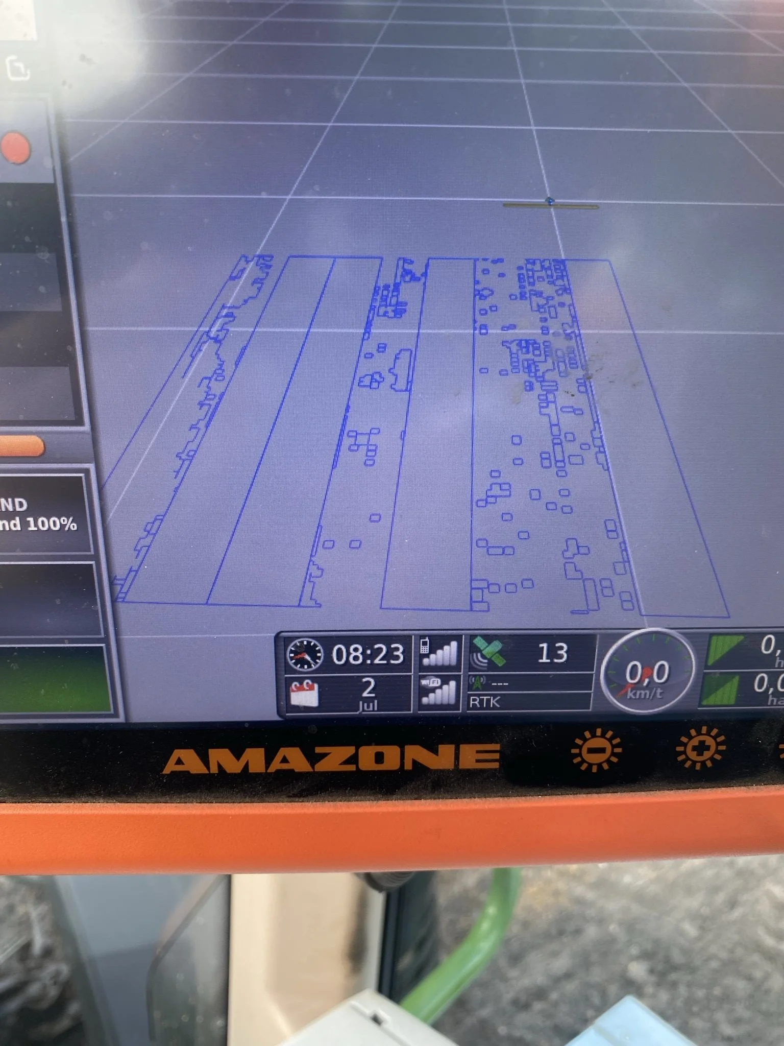 Amazone-sprøjten, som blev anvendt til forsøget, kørte med sektionskontrol på dyseniveau og en dyseafstand på 25 centimeter. Foto: Teknologisk Institut