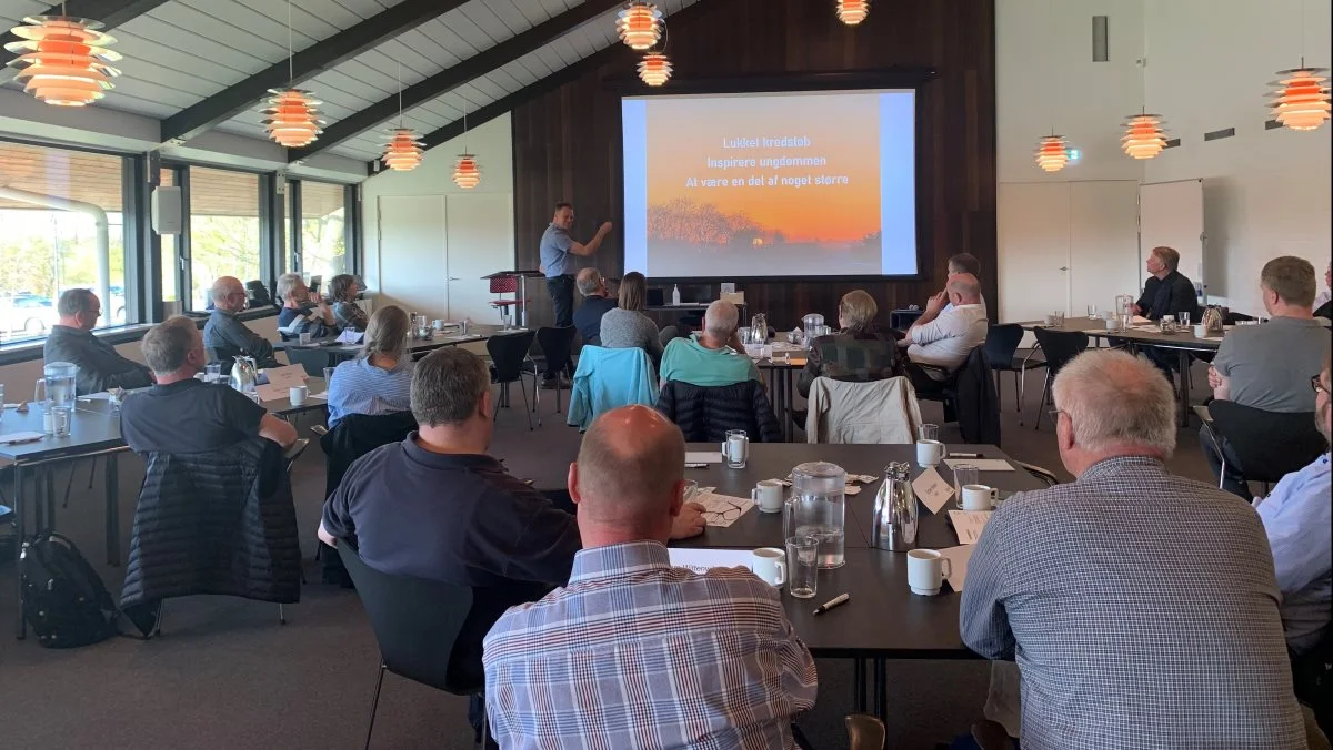 Mælkeproducent Kaare Larsen fra Brunbjerggaard ved Gilleleje fortalte om sin motivation for at arbejde med klima og bæredygtighed. Foto: Agrovi