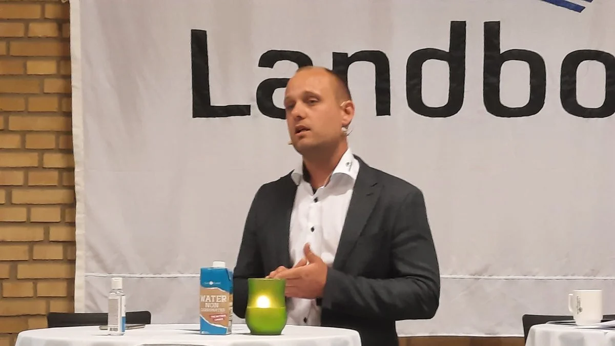 Henrik Jessen, bestyrelsesmedlem hos LandboSyd ser gerne, at der bliver fokuseret mere på placeringen af gyllebeholdere, så de placeres der, hvor gylle benyttes. Foto: John Ankersen