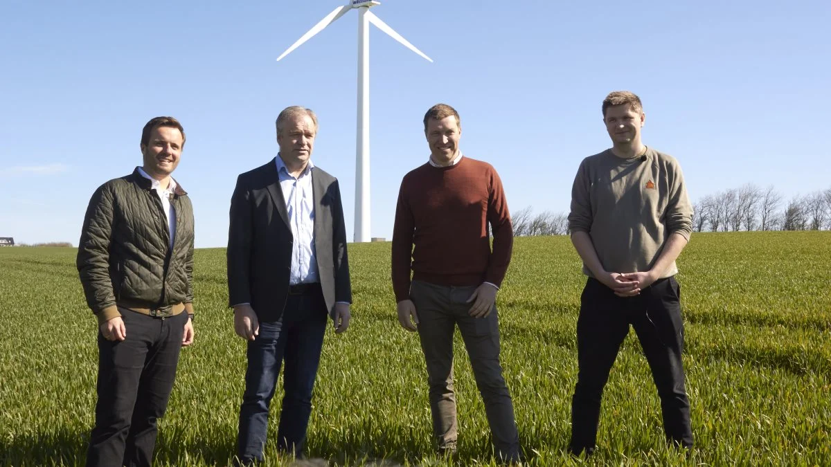 Landmand Morten Yde Kirk (th.), Thisted, havde forleden besøg af erhvervsminister Simon Kollerup (tv.), formand for Fjordland, Leif Graversen og Søren Søndergaard, som er formand for Landbrug & Fødevarer. Fotos: Tenna Bang
