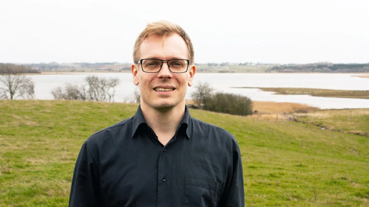 - Informationerne på hjemmesiden skal være rigtige og fuldstændige. Det bør derfor tydeligt fremgå, at der mangler målinger i mindst 94 procent af vandløbene, siger chefjurist Nikolaj Schulz.