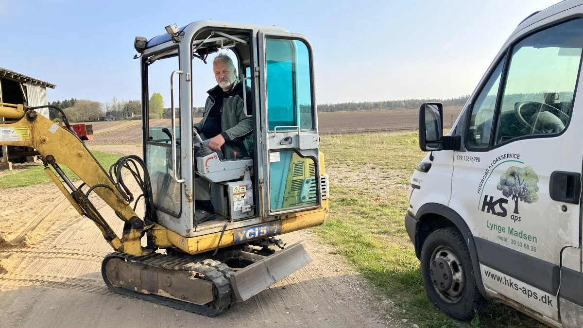 56-årige Lynge Madsen, som driver HKS Anlægsgartner & aut. Kloakmester i Hovborg og Roslev v / Skive, oplevede problemer med hævede fingre. Han søgte hjælp i kosttilskud fra Sundhedsshoppen. Foto: Sundhedsshoppen v/Kirsten Bak Hansen