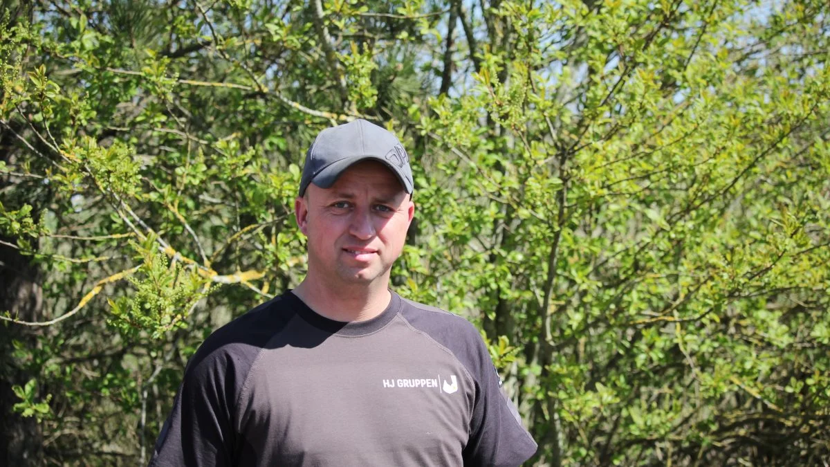 Selvom marts og april var meget fattige på regn, var jorden ganske fin til at så roefrø, fortæller Kenneth fra HJ Gruppen. For nylig blev han færdig med at så roer på 915 hektar.