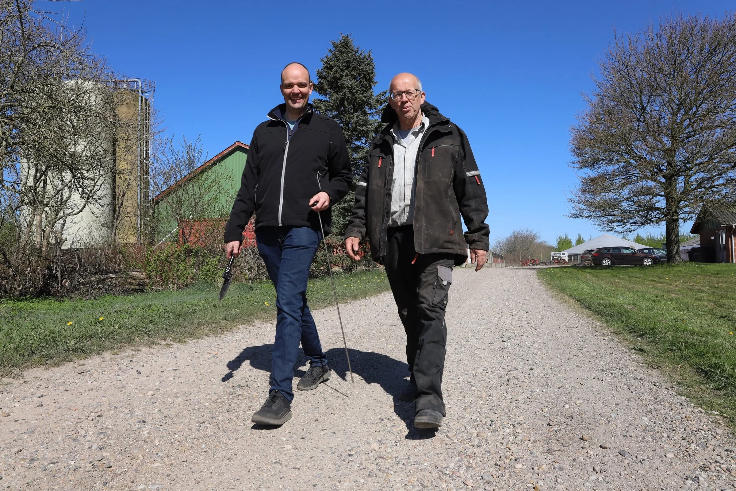 Planteavlskonsulent Søren Ladefoged Wind (tv.) og landmand Bent Jepsen er klar til at fortælle mere om erfaringer med pløjefri dyrkning onsdag den 18. maj, når der er Åben pløjefri mark hos Bent Jepsen. Foto: FRDK