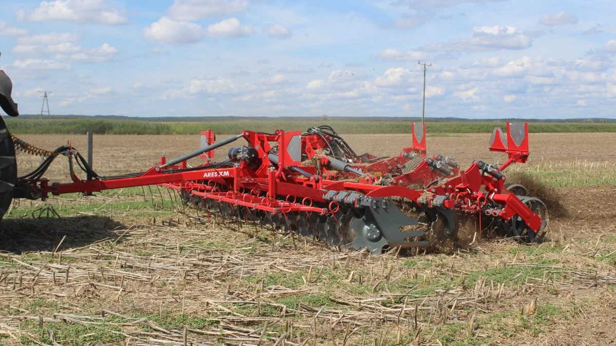 Virksomheden Jens Lübeck Agro, har tre maskinnyheder med til Roskilde Dyrskue. Her ses den nye Unia Ares XM-tallerkenharve, der tilbydes i arbejdsbredder fra fem til otte meter.