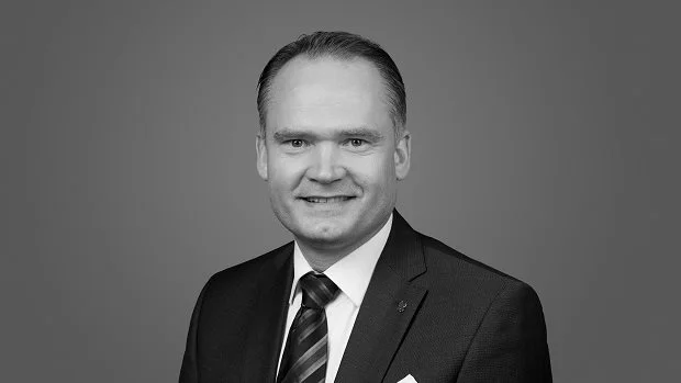 - Gødningen bliver handlet ud fra nogle planer, der bliver lagt i løbet af sommeren. Og der bør man allerede nu begynde at finde ud af, hvad er der af alternativer, fordi vi får et forsyningsproblem, hvis handelsembargoerne bliver ved, og det gør de jo højest sandsynligt, siger Anders Halberg, chefkonsulent i Patriotisk Selskab.