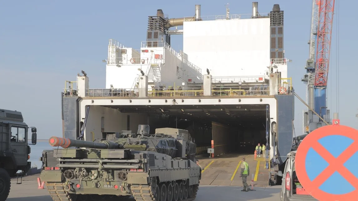Kampvogne udskibes fra Esbjerg Havn. Foto: Forsvaret