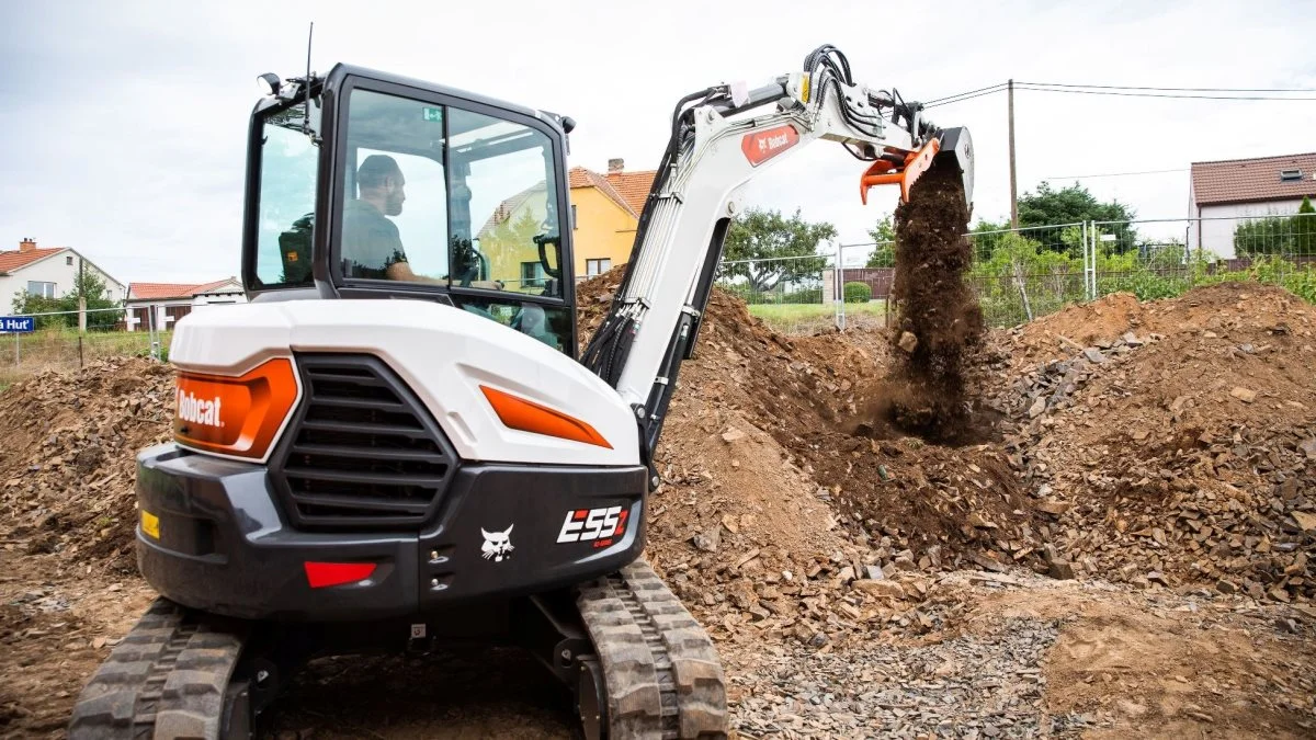 obcat har også lanceret E50z, E55z og E60 R2-seriens 5-6 tons modeller, der tilbyder en klassens bedste blanding af høj ydeevne, suveræn stabilitet og jævn kontrol.