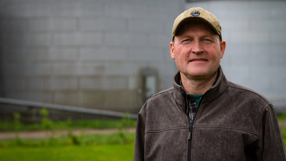 Landmand Esben Wulff Andersen driver Langsiggård i Nordjylland, hvor han producerer 50.000 slagtesvin og passer 750 hektar planteavl. Fotos: Agri Nord