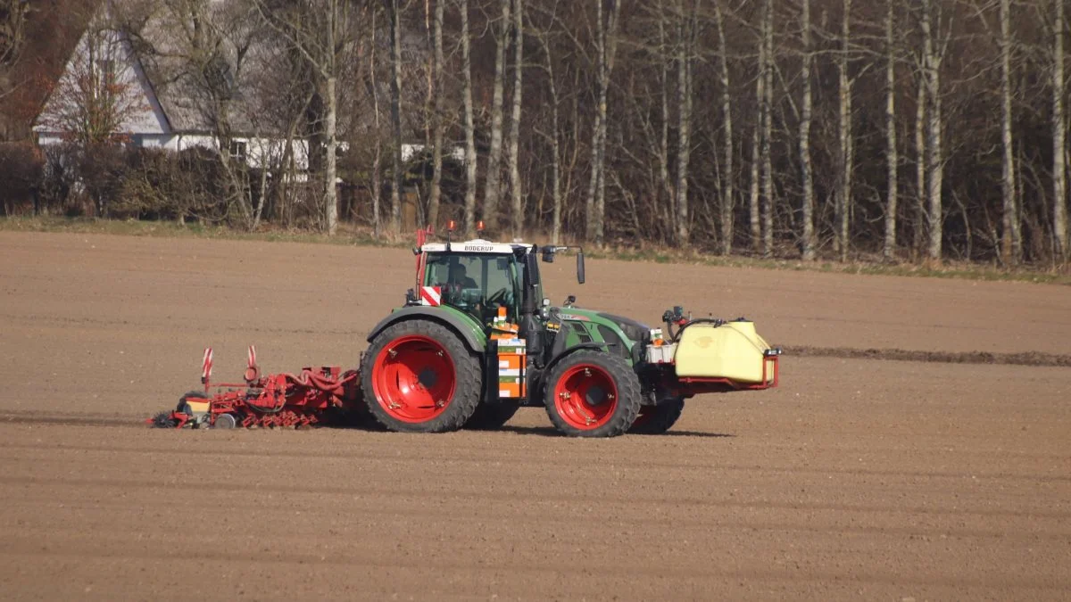 - Her i maj vurderer vi nu, at roedyrkerne ender med at så om på den gale side af 3.000 hektar, fortæller Bo JM Secher, Agricenter. Foto: Jørgen P. Jensen

