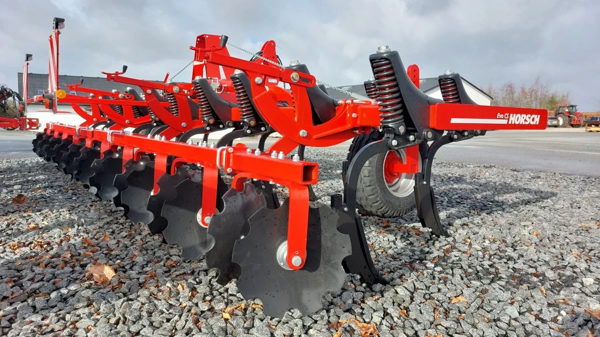 WekoAgro er importør af de populære Horsch-maskiner. Hér en Horsch Focus CS Evo gyllenedfælder. Arkivfoto