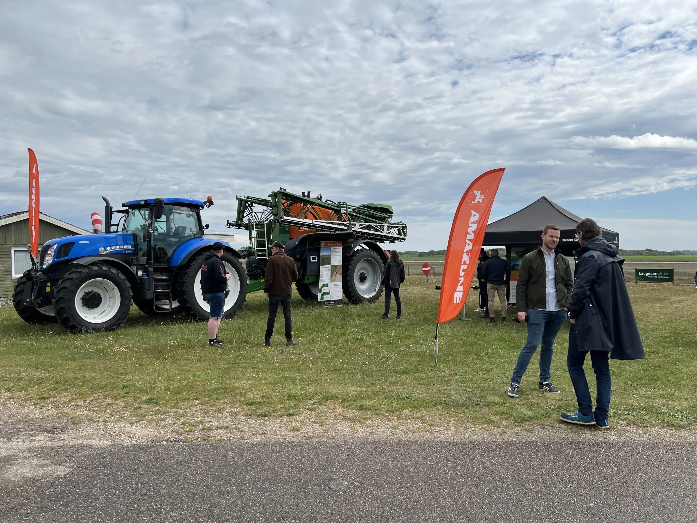 Brøns Maskinforretning deltog med deres UX01-marksprøjte, og fortalte om deres erfaringer med spotsprøjtning og droneoverflyvninger af marker. Foto: Kasper Stougård 