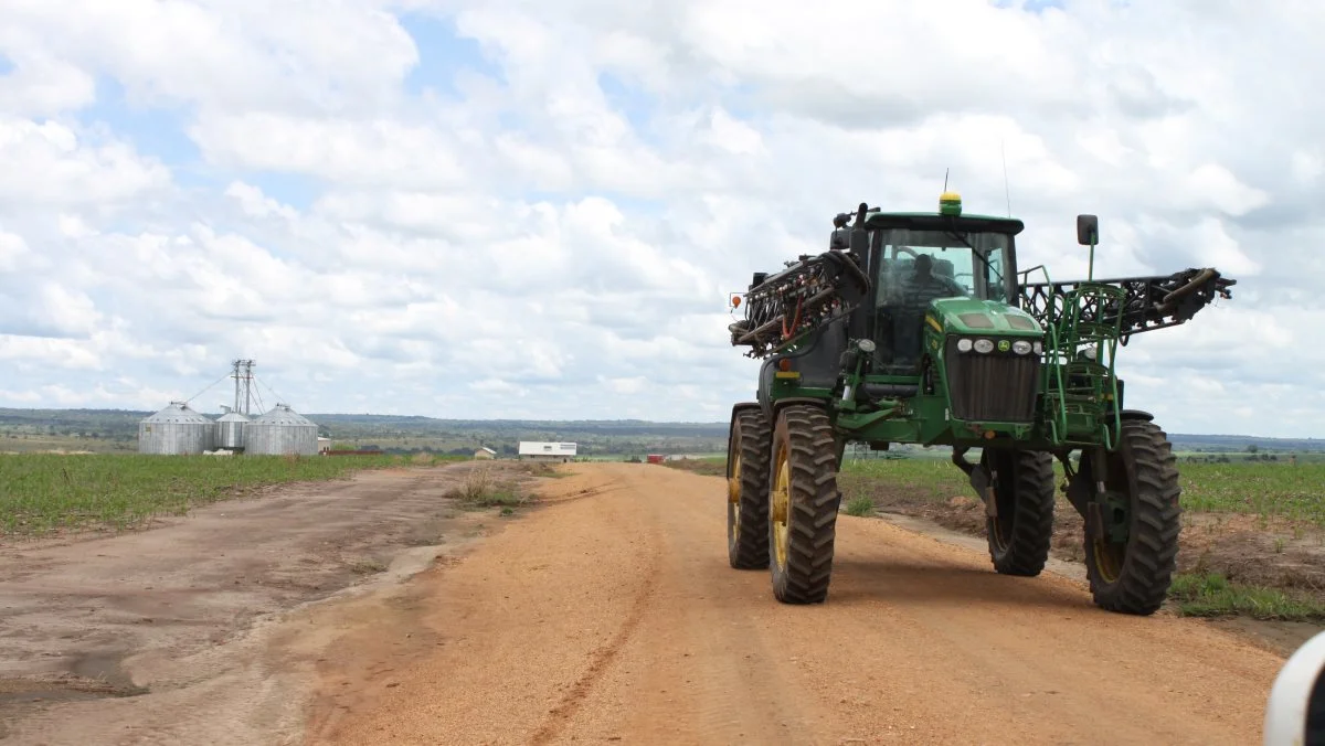 I det nordlige Uganda har en række danske landmænd etableret store landbrug med primært planteavl. Her ses én af de største af disse afrikanske farme. Foto: Jørgen P. Jensen