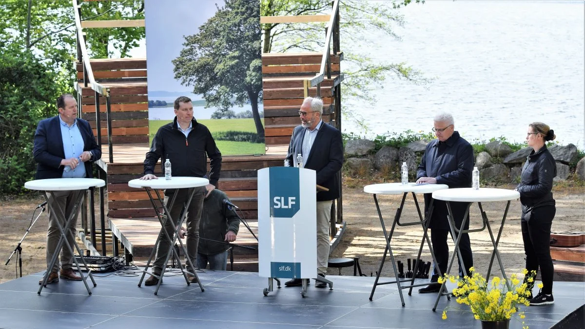 På friluftsscenen sørgede chefredaktøren for Landbrugsavisen, Christian Friis Hansen, for interviews med en kvartet bestående af formanden for Region Syddanmark Stephanie Lose, borgmester i Vejen Kommune Frank Schmidt-Hansen, L & F-formanden Søren Søndergaard og SLFs formand Christian Lund.	