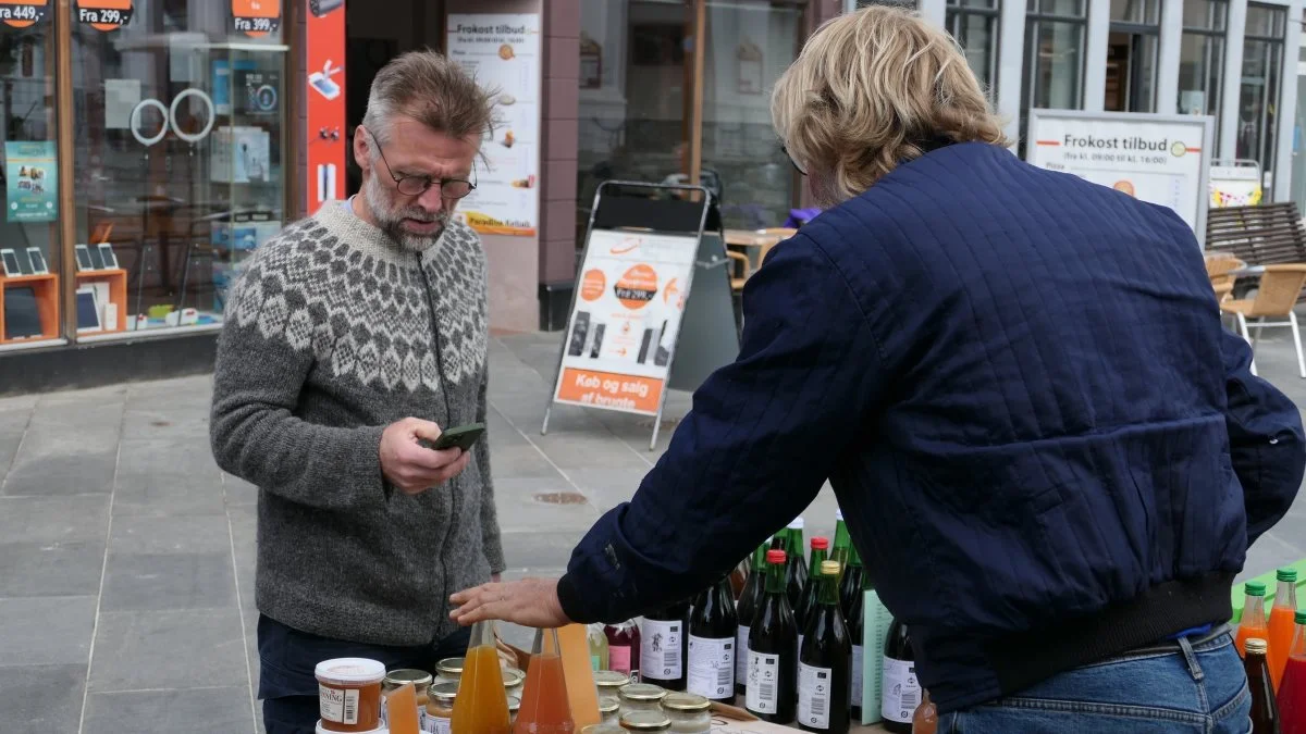 Det typiske indkøb pr. kunde er mellem 200 og 300 kroner. Mange foretager ugens indkøb af grøntsager om lørdagen hos Gartneriet Rødmoses torvebod i Vejle, der nu er henvist til en plads for enden af gågaden. Og i øvrigt eneste tilbageværende torvebod med grøntsager, efter det blev besluttet at nedlægge det oprindelige torv for nogle år siden.