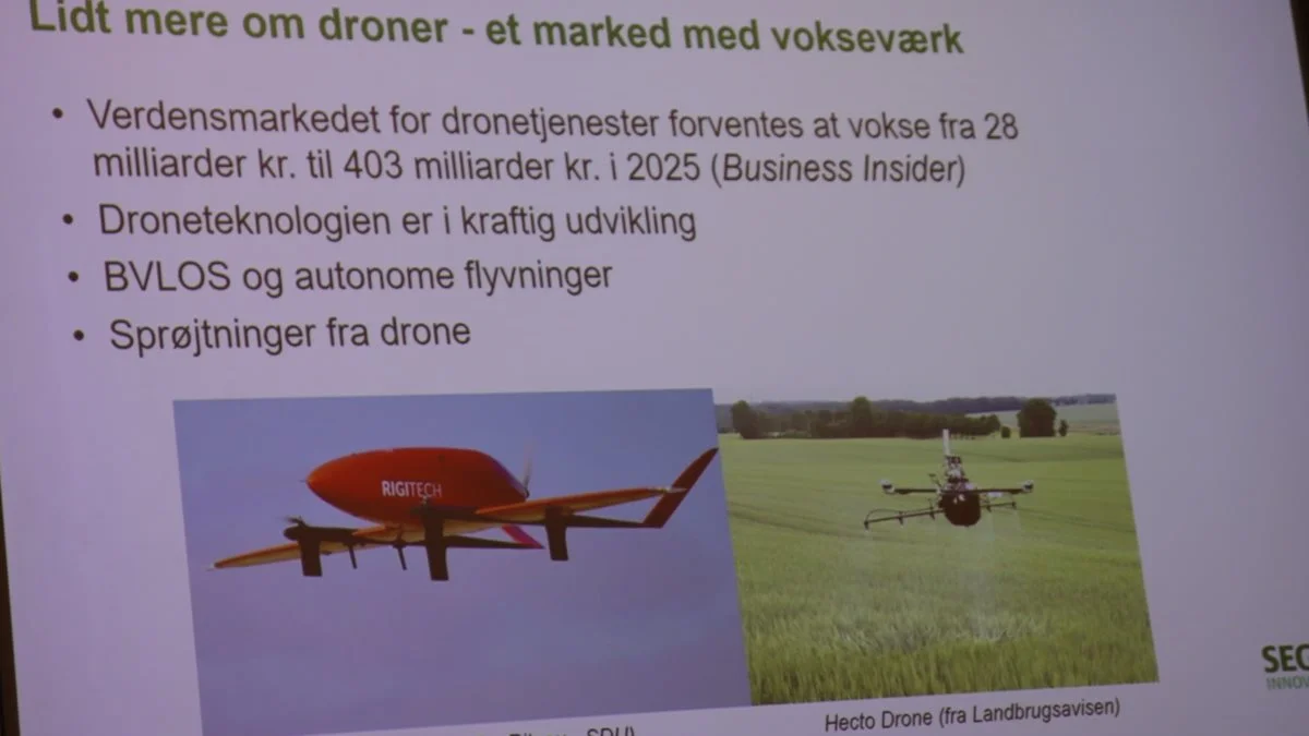 Dronetekniken er i kratig udvikling. - Til højre ses en dansk produceret Hector-drone, som er en dieseldrevet sprøjtedrone med høj sprøjtekapacitet via en bom på fire meter. Den kan sprøjte op til otte hektar i timen og flyver selv tilbage for at tanke sig selv op med både diesel og sprøjtemiddel, fortalte Rasmus Emil Jensen, Seges Innovation.
