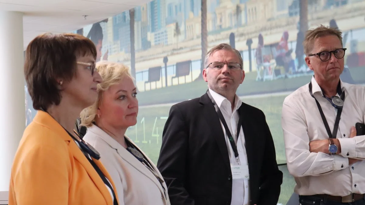 På tur i Jylland i maj med Europa-Parlamentets landbrugsudvalg ses her ud over formand Norbert Lins det tyske liberale medlem Ulrike Müller, ligeledes liberale Elsi Katainen fra Finland,  samt den danske vært Asger Christensen, der er parlamentsmedlem for Venstre.