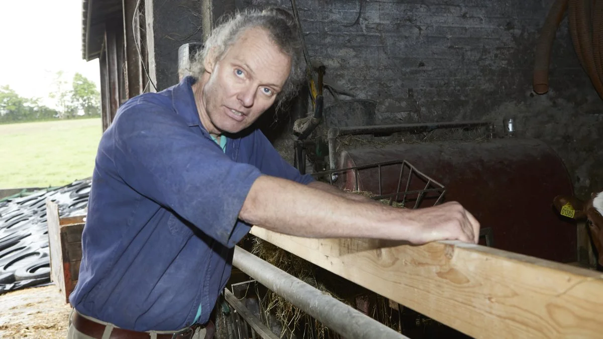 Anders Vang har arbejdet hjemme på Engelsbækgård siden færdiggørelsen af landmandsuddannelsen. I 1987 overtog han halvparten og ti år senere resten efter sin far, som gældfri.