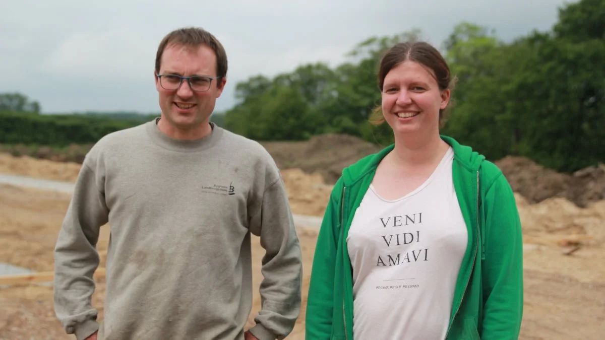 Anne Kathrine og Johan Bebe ejer Aalegaard i Sallingelunde. De udvider deres staldanlæg på grund af dyrevelfærd og bedre arbejdsforhold. Fotos: Henriette Lemvig