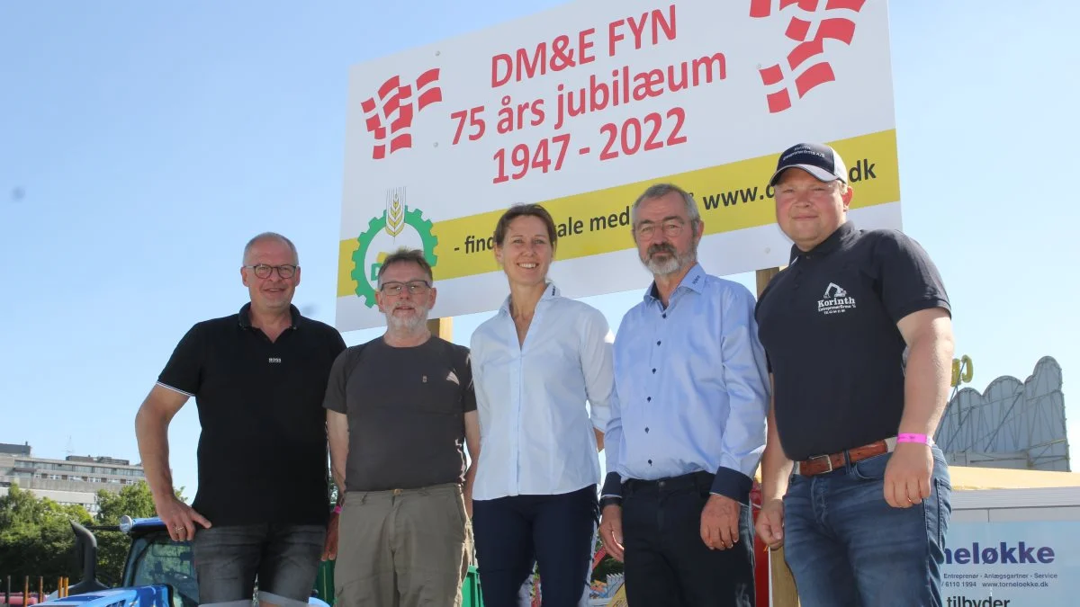 LandbrugFyn fangede fem ud af i alt 10 medlemmer af DM&E Fyn, der var gået sammen om en stand på Det Fynske Dyrskue. Fra venstre er det Morten Nielsen, Lonico, Børge Schäfler, Skoventreprenør, Helle Lundsgaard, Egekærslund, Ole West Hansen, Myllerup Entreprenør og Bjarke Laursen, Korinth Entreprenør. Fotos: Henriette Lemvig 
