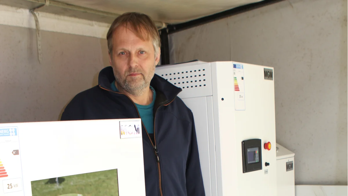 Karsten Jørgensen, MGM-Pillefyr har flere modeller af pillefyr med på Landsskuet, lige fra ganske simple modeller til mere avancerede. Foto: Line Brusgaard