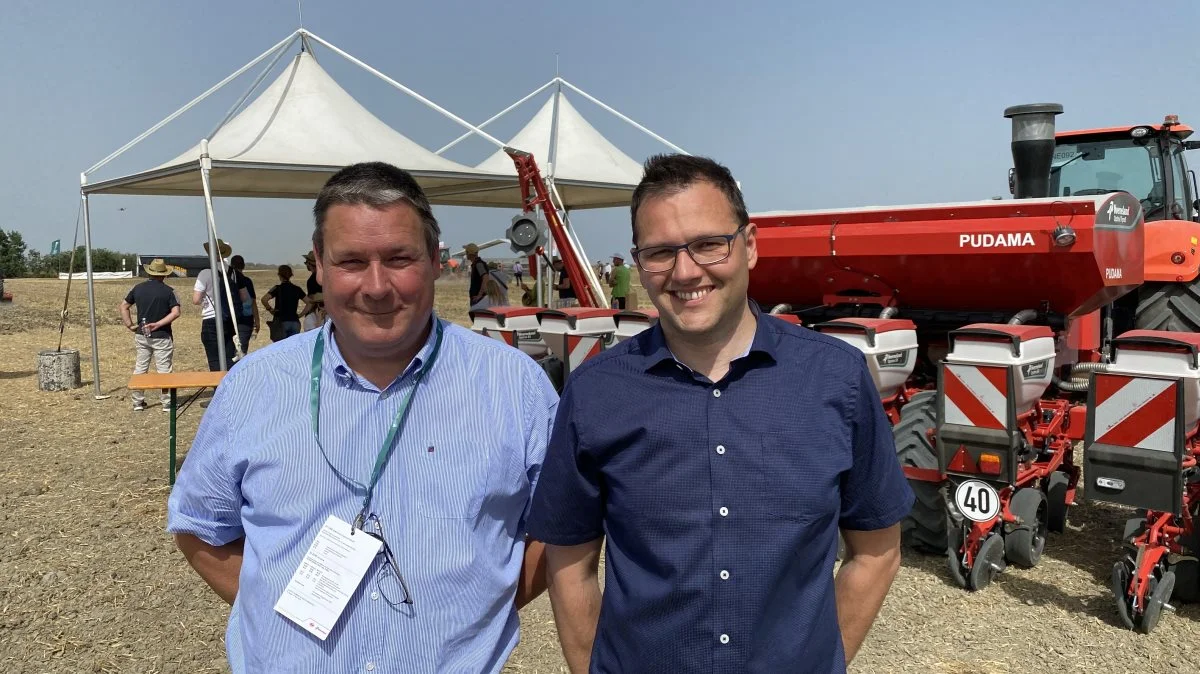 Peder Pranger Rasmussen (tv) er udnævnt til produktchef for Kverneland Group Danmark, og han afløser Jesper Svendsen, som i fremtiden skal etablere et landsdækkende forhandlernet i samarbejde med Nellemann Machinery, der er importør af Kubota-traktorerne. Foto: Per Jørgensen