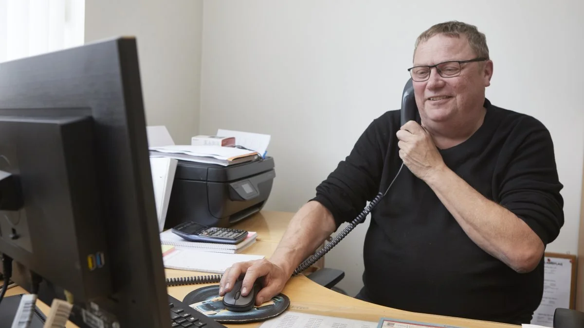 - Kunderne er til hver en tid i centrum og skal føle sig godt behandlet, understreger Flemming Christensen, der i 2005 overtog Grundvad Maskinhandel efter sin far og stifter, Knud Christensen. Fotos: Erik Hansen