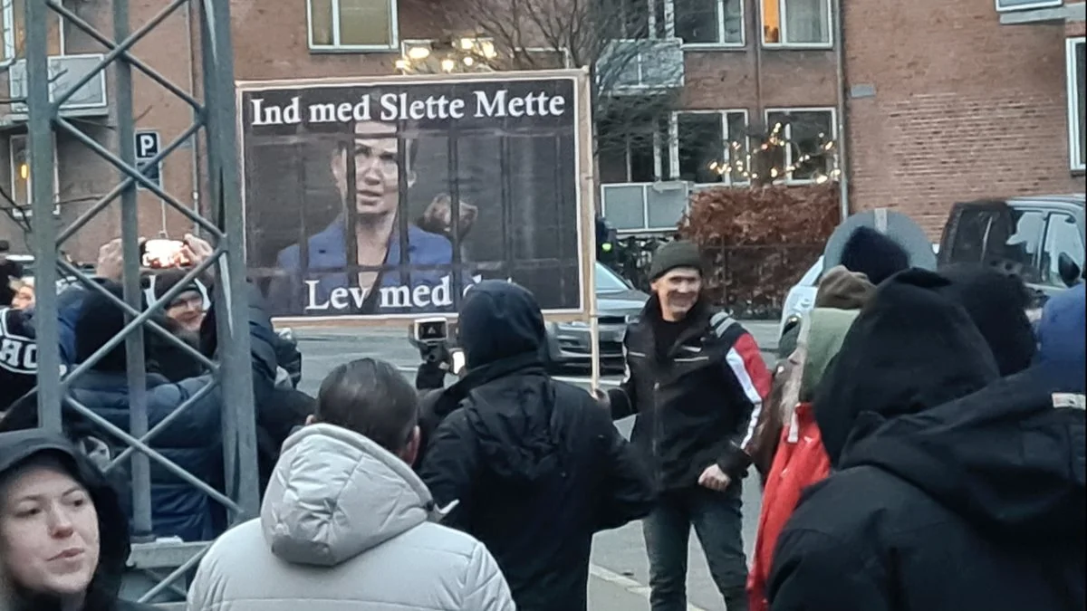 Som det ser ud lige nu, er der ikke noget grundlag for at rejse en rigsretssag mod Mette Frederiksen, vurderer en professor. Her ses en demonstration imod statsministerens rolle i minksagen i 2021. Arkivfoto: Henning K. Andersen  