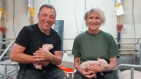 Lone og Henning Nielsen fra Lindeborggaard i Vemmelev nær Slagelse vandt både prisen for størst fremgang og for bedste produktivitet. Privat foto

