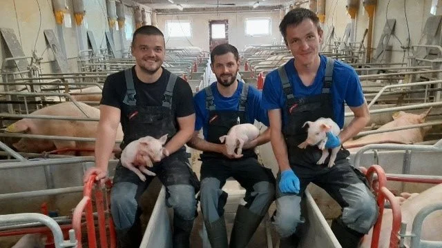 De tre glade medarbejdere fra Lindeborggaard, Serhii Roskosh, Oleksandre Soloviov og Dmytro Rybak. Privat foto




