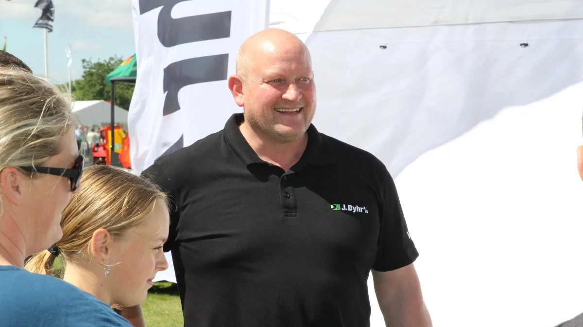 Henrik Matthiesen fra J. Dyhr i Gudbjerg har igen i år travlt med at få traktorer og redskaber ud til afprøvning i marken.