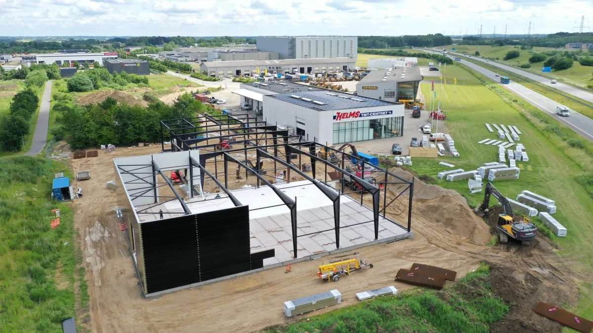 Der var for nylig rejsegilde på Helms TMT-Centrets nye maskincenter i Ringsted. På en 17.000 kvadratmeter stor grund bygges der 2.160 kvadratmeter under tag. Foto: Per Jørgensen