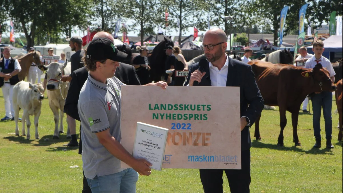 Andreas Thorsager fra Ploveksperten tog imod bronzeprisen, der i år blev overrakt af Rasmus Prehn, minister for fødevarer, landbrug og fiskeri. Foto: Line Brusgaard