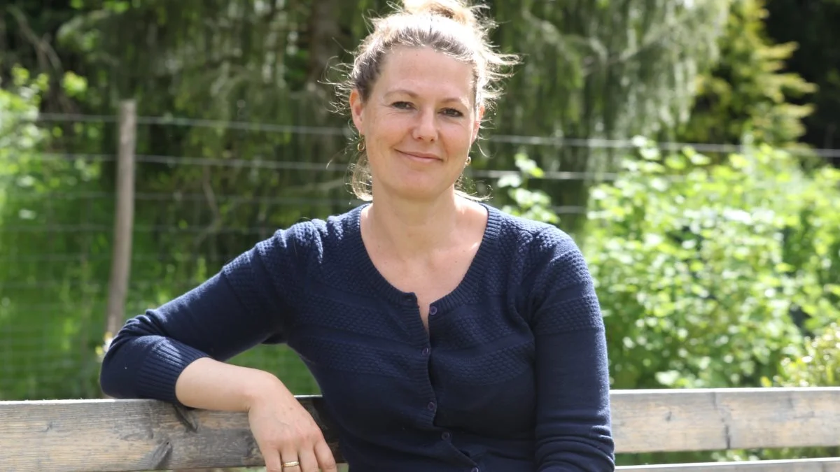 Signe Schrøder
Forfatter til havebogen DYRK, vild havekonsulent og formand for Praktisk Økologi. 
Bjerregaarden.dk 
