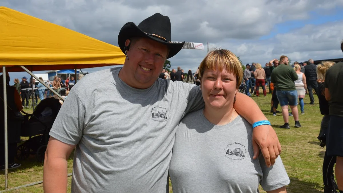 - Jeg er godt tilfreds, lød det med et stort smil fra arrangør Martin Hendriksen, der her ses sammen med Annette Brofelde, der også er en del af det inderste team bag arrangementet. Fotos: Camilla Bønløkke