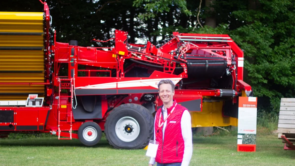 Kålhøsteren og flere andre maskiner blev vist frem til det nystartede Grimme Farm Days udenfor Oldenburg i Tyskland, hvor Joas Lyng også var på pletten. Foto: Henning K. Andersen